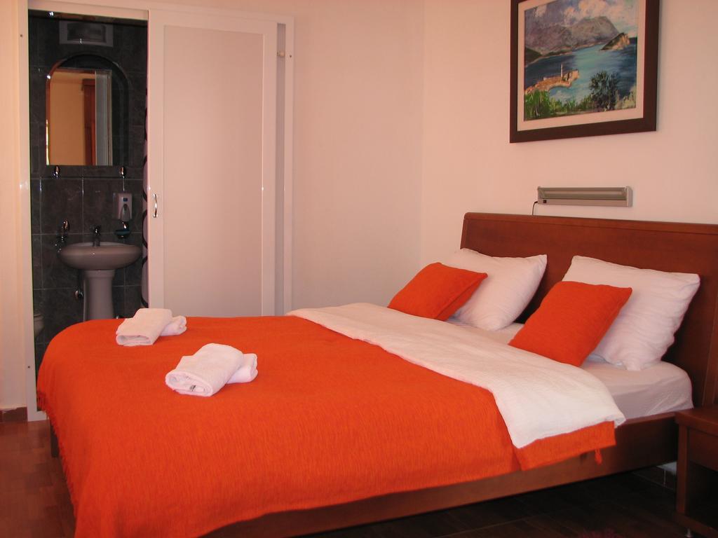 R-Club Old Town Apartments Будва Номер фото