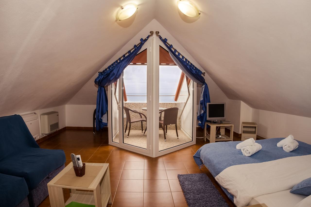 R-Club Old Town Apartments Будва Екстер'єр фото