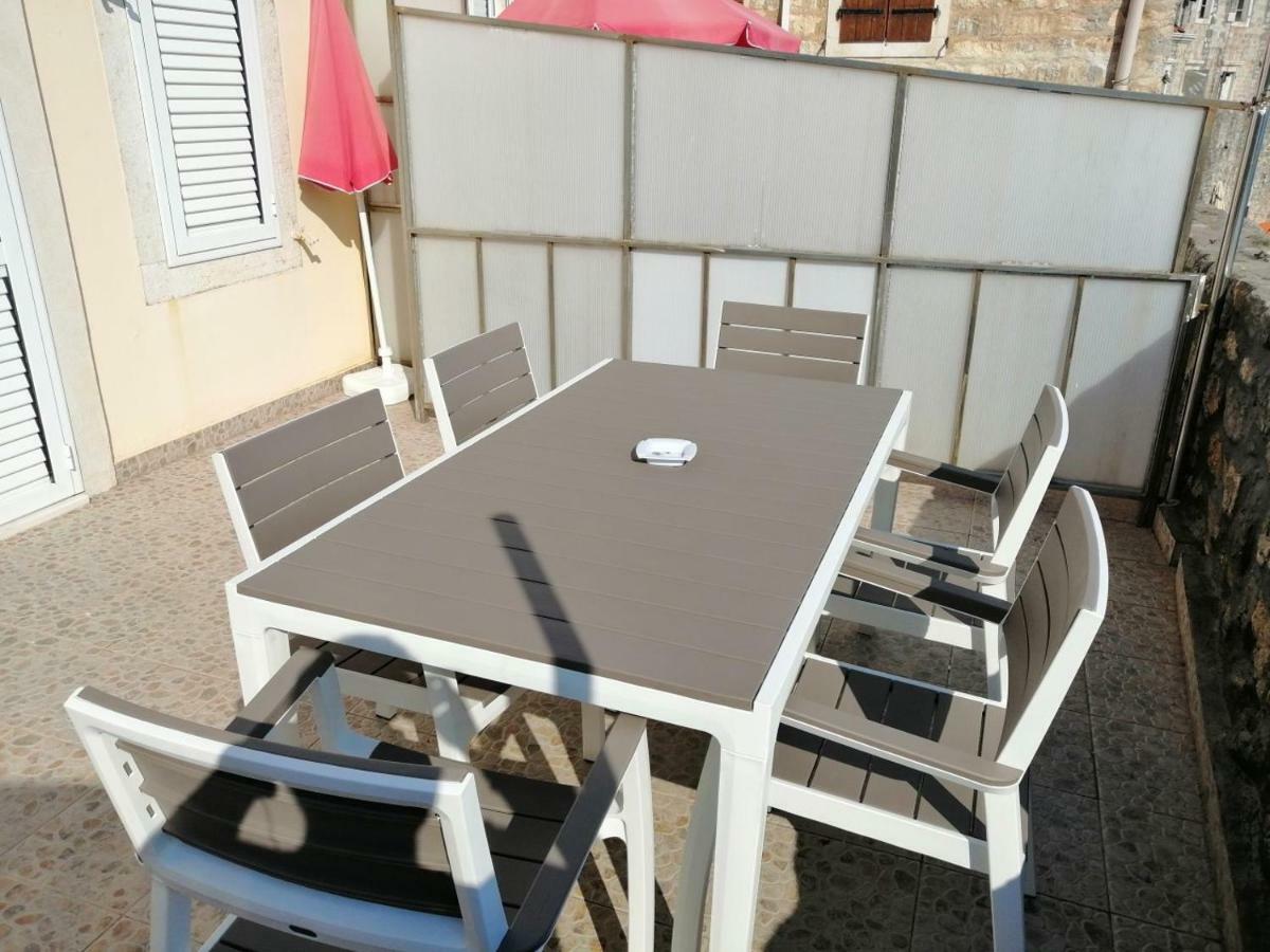 R-Club Old Town Apartments Будва Екстер'єр фото